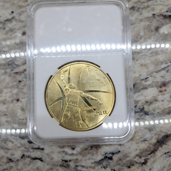 Michael Jordan Limited Edition Gold plated Coin. With Authentication Card - Picture 4 of 4